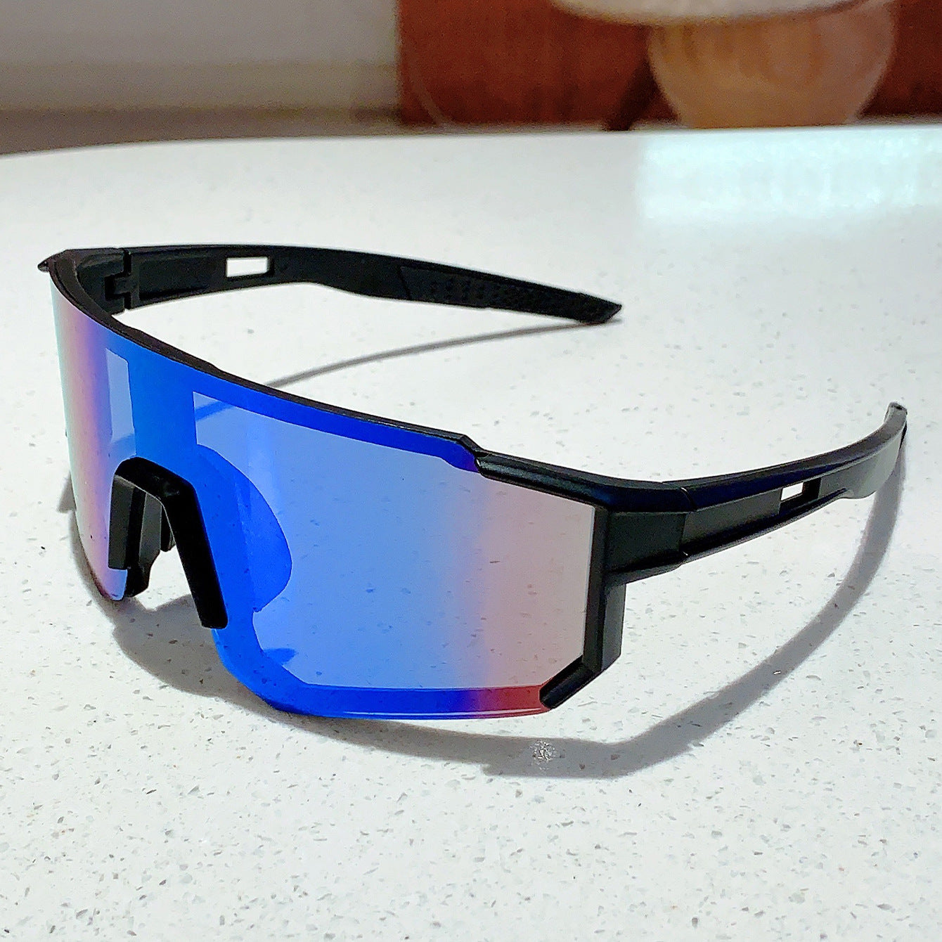 Unisex nan sportliche Shield-Sonnenbrille mit durchgehender Spiegel-Linse und verstellbarer Nasenbrücke Brehn