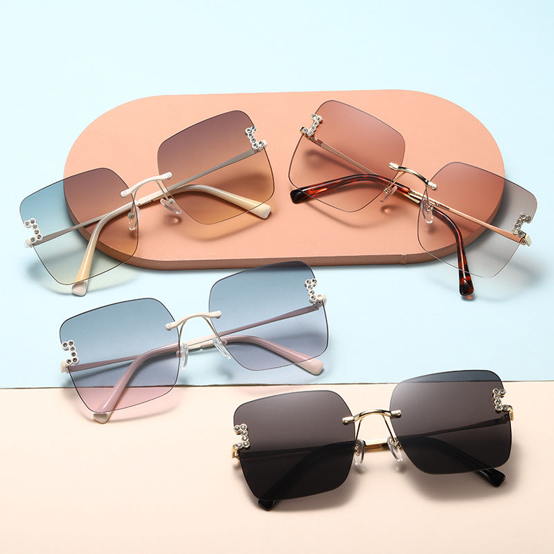 Damen modische quadratische Sonnenbrille mit zarten Designdetails Brehn