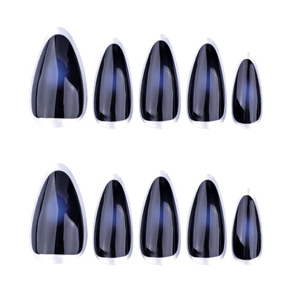 Kunstvolle Stiletto-Nägel mit Glamourösem Metallic-Finish Brehn