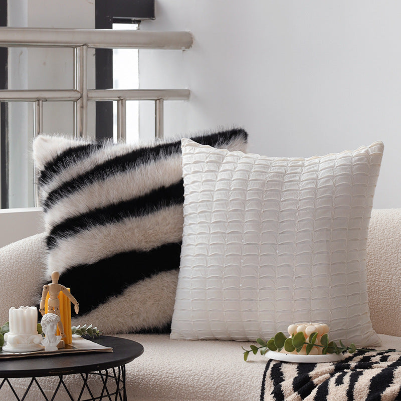 Quadratischer flauschiger Kunstfell-Kissenbezug im Zebra‑Look Brehn