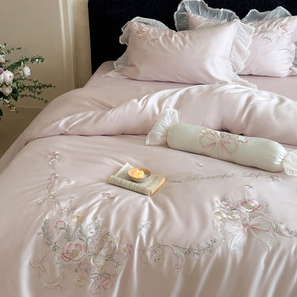 Luxuriöse floral gestickte Satin-Mischung Bettbezug Ensemble mit Rüschensheer Rock