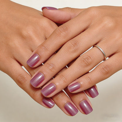 Glänzende Press-On-Nageltips mit elegantem Finish