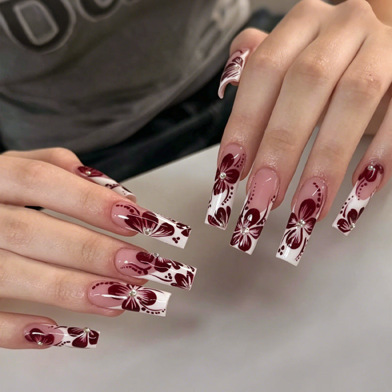 Kunstnagelset mit eleganten Blüten- und Ombre-Designs Brehn