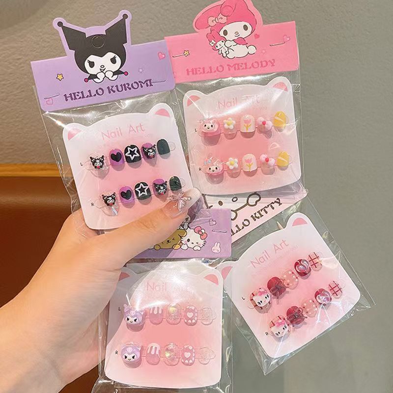 Kreative Nagelkunst mit Kuromi-Motiv Brehn