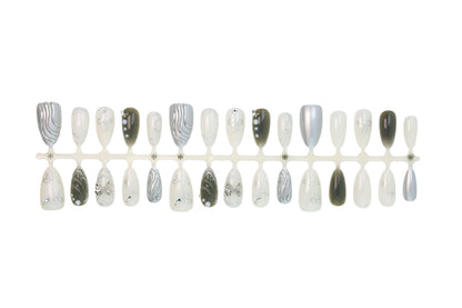 Kunstnagelset mit luxuriösen 3D-Verzierungen und eleganten Stein-Akzenten Brehn