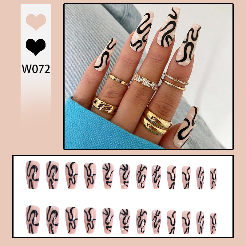 Kunstnagelset mit einzigartigen Wellen-Designs und glamourösen Akzenten Brehn