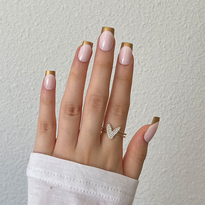 Kunstvolle Nagelverlängerungen mit elegantem Blattmuster Brehn