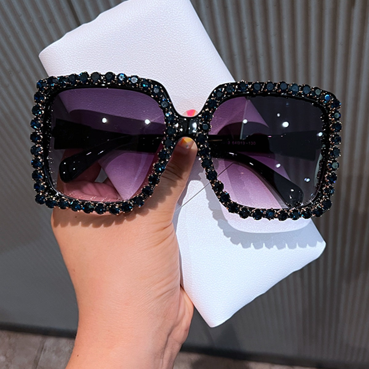 Damen glamouröse Quadro-Sonnenbrille mit strassverziertem Rahmen Brehn