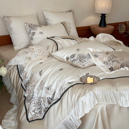 Seidiger Satin Floral Bestickte Rüschengestell Bettbezug Ensemble mit Plissierter Bettrock