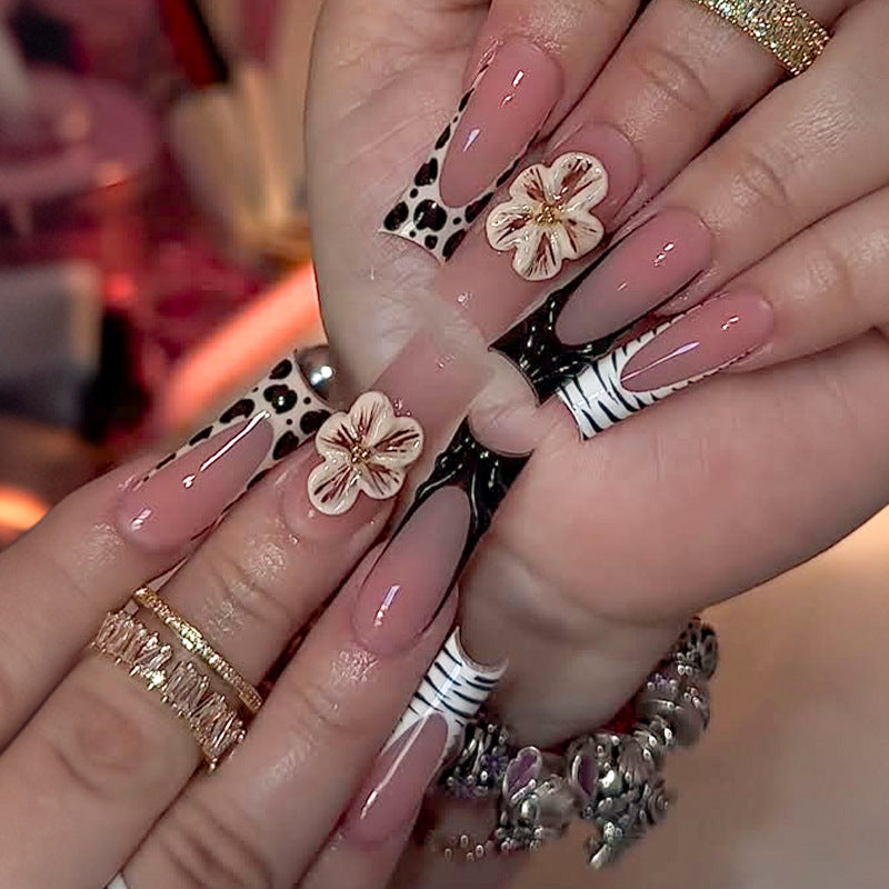 Künstlerisches Nagelkunst Press-On Set mit Blumen- und Tiermustern Brehn