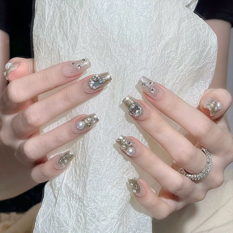 Kunstnagelset mit elegantem Perl- und Glitzerdesign Brehn