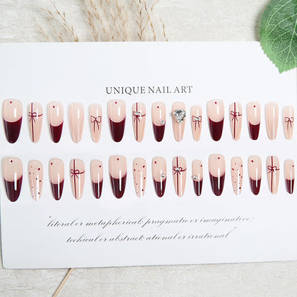 Kunstnagelset mit eleganten Schleifen- und Glitzer-Details Brehn