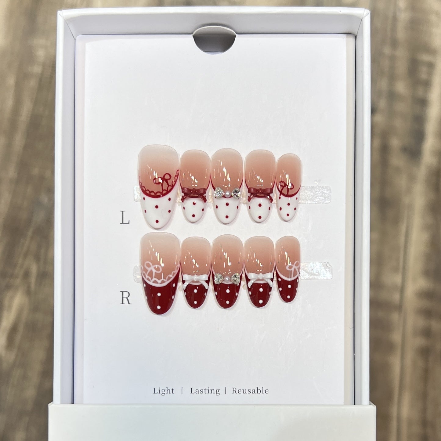 Elegante wiederverwendbare Press-On Nägel mit künstlerischen Details Brehn