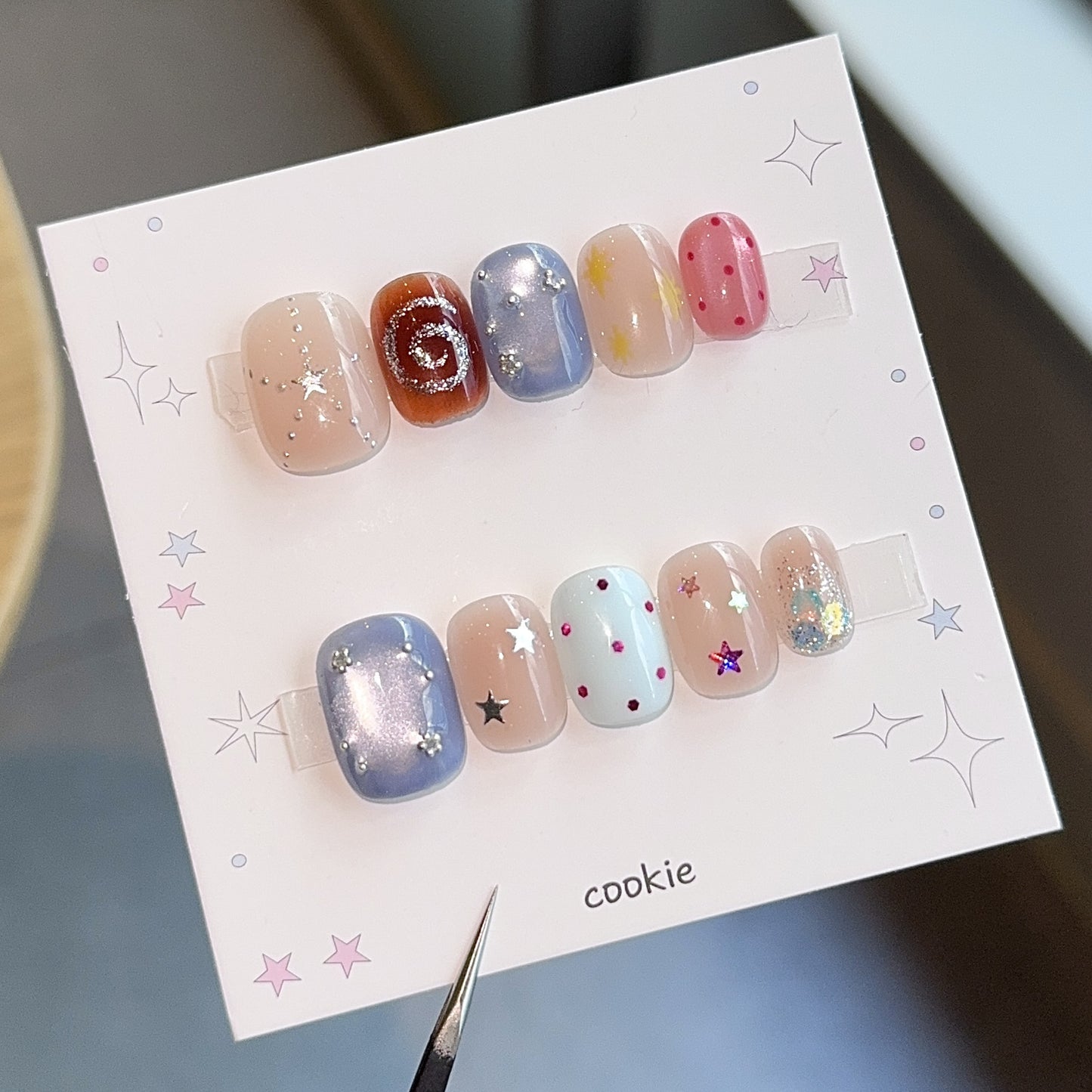 Kreative Kunstnägel mit Funkelnden Sternenmotiven Brehn