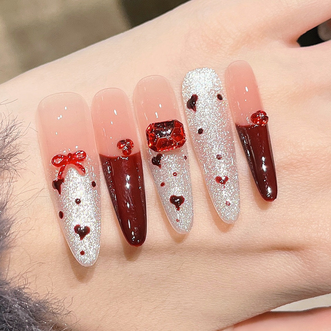 Herz-verzierte Press-On Nagelkunst Brehn