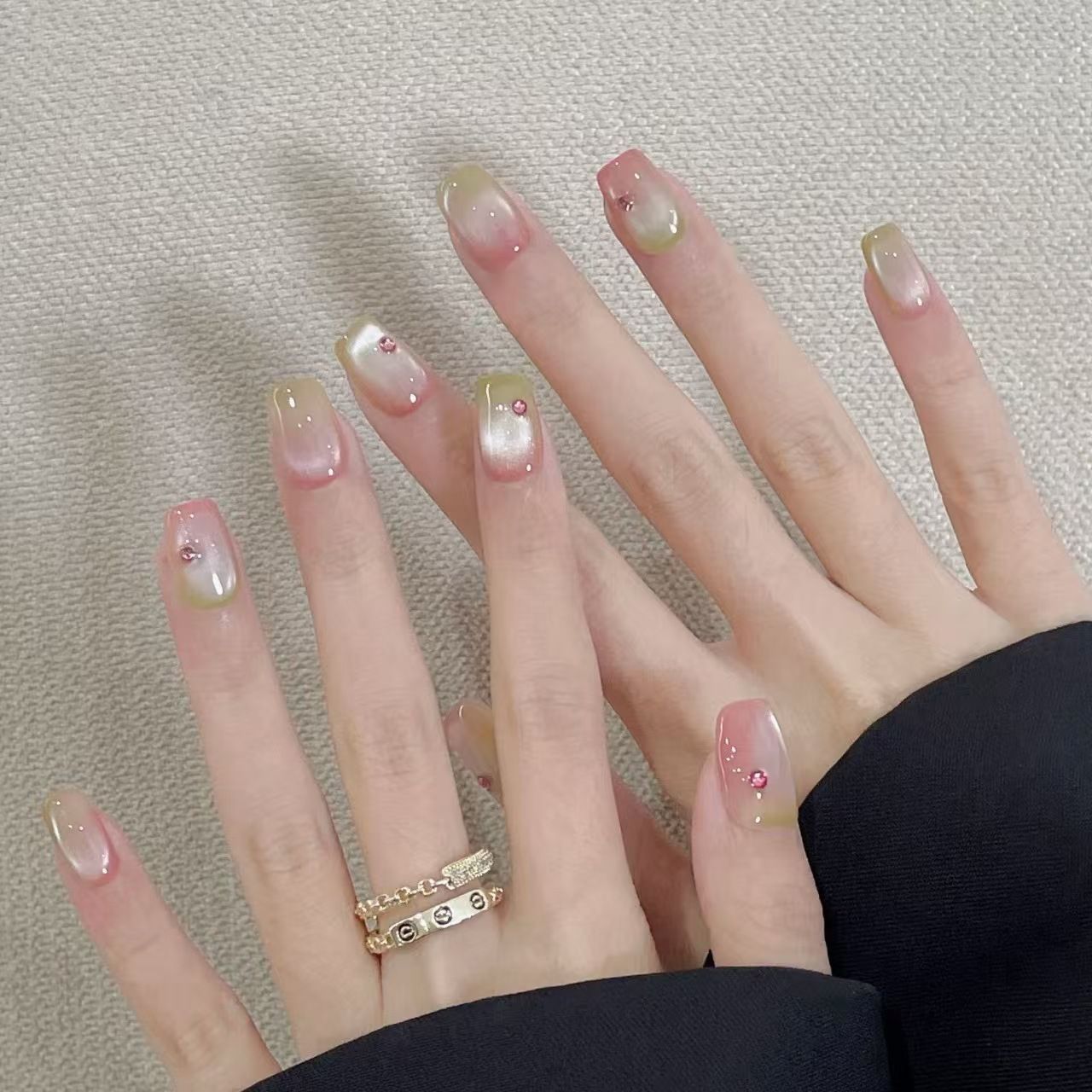 Künstliche Kunstfingernägel mit Eleganten Ombre-Effekten und Glitzerakzenten Brehn