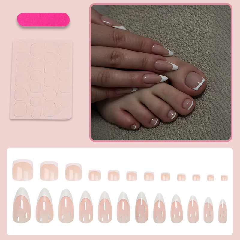 Kunstnagelset mit elegant designter französischer Maniküre Brehn