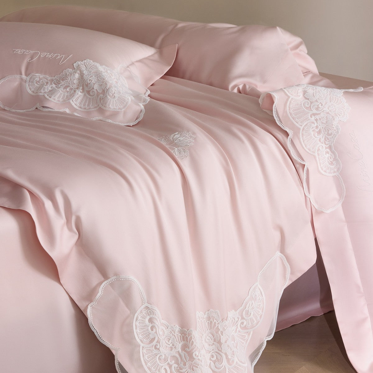 Luxuriöses Satin-Feeling besticktes Bettbezug-Set mit Kissenbezügen