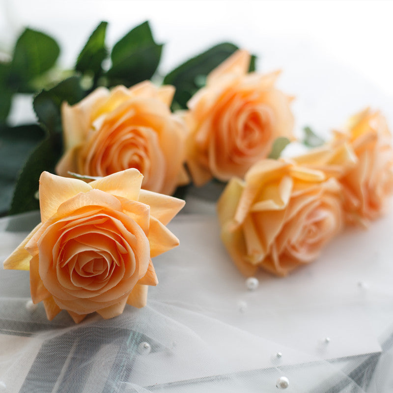 Künstlicher eleganter Rosenstiel