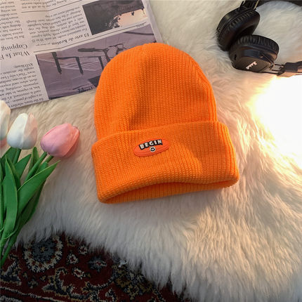 Stylische gestrickte Beanie