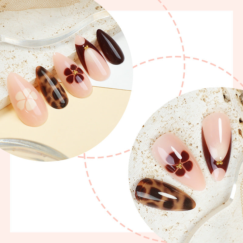 Künstlerisches Press-On-Nagelset mit floralen und tierischen Drucken Brehn