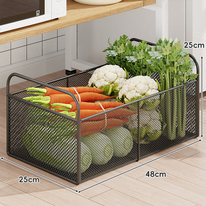 Rollwagen aus Mesh mit Holzgriffen