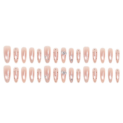 Kunstnagelset mit funkelnden Glitzer- und eleganten Schmuckdetails Brehn