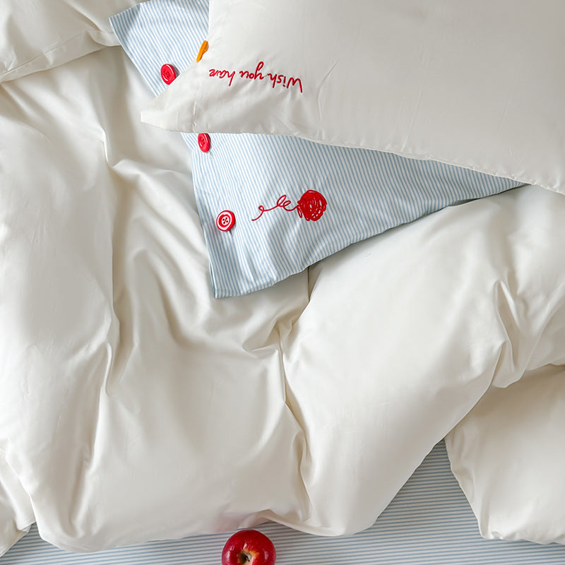 Baumwoll-Satin Wende-Bettbezug-Set mit bestickten Knopf-Details und tiefer Taschen-Spannbettlaken