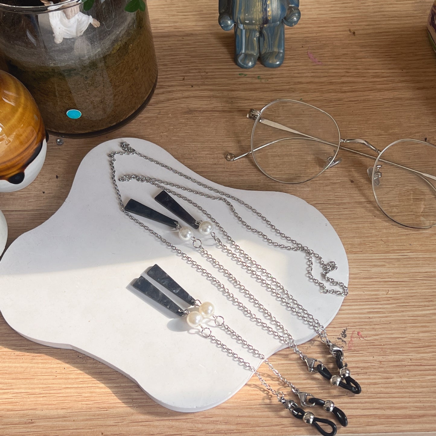 Chic Perlen- und Ketten-Brillenhalter Brehn