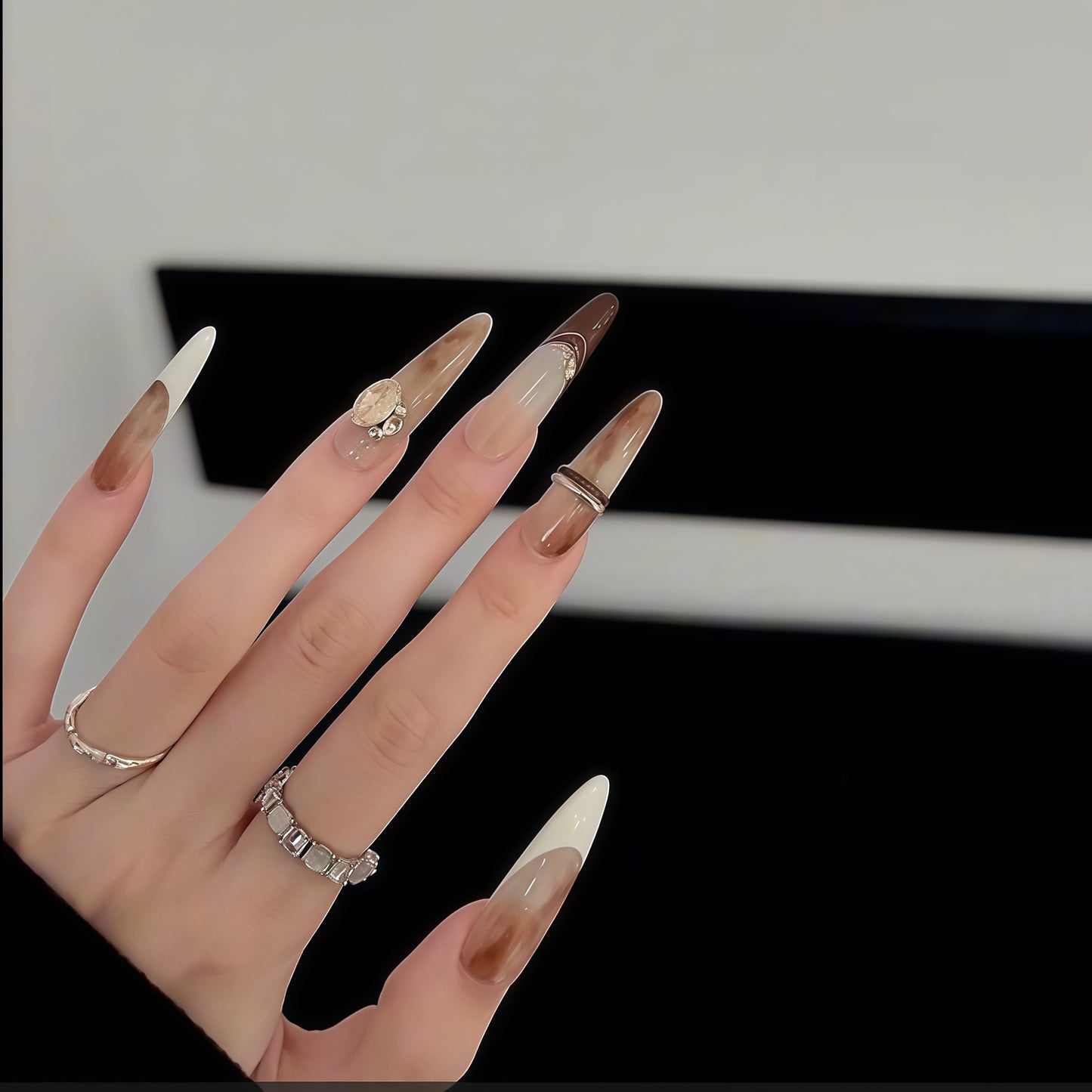 Kunstnagelset mit Elegantem Glamour-Design Brehn