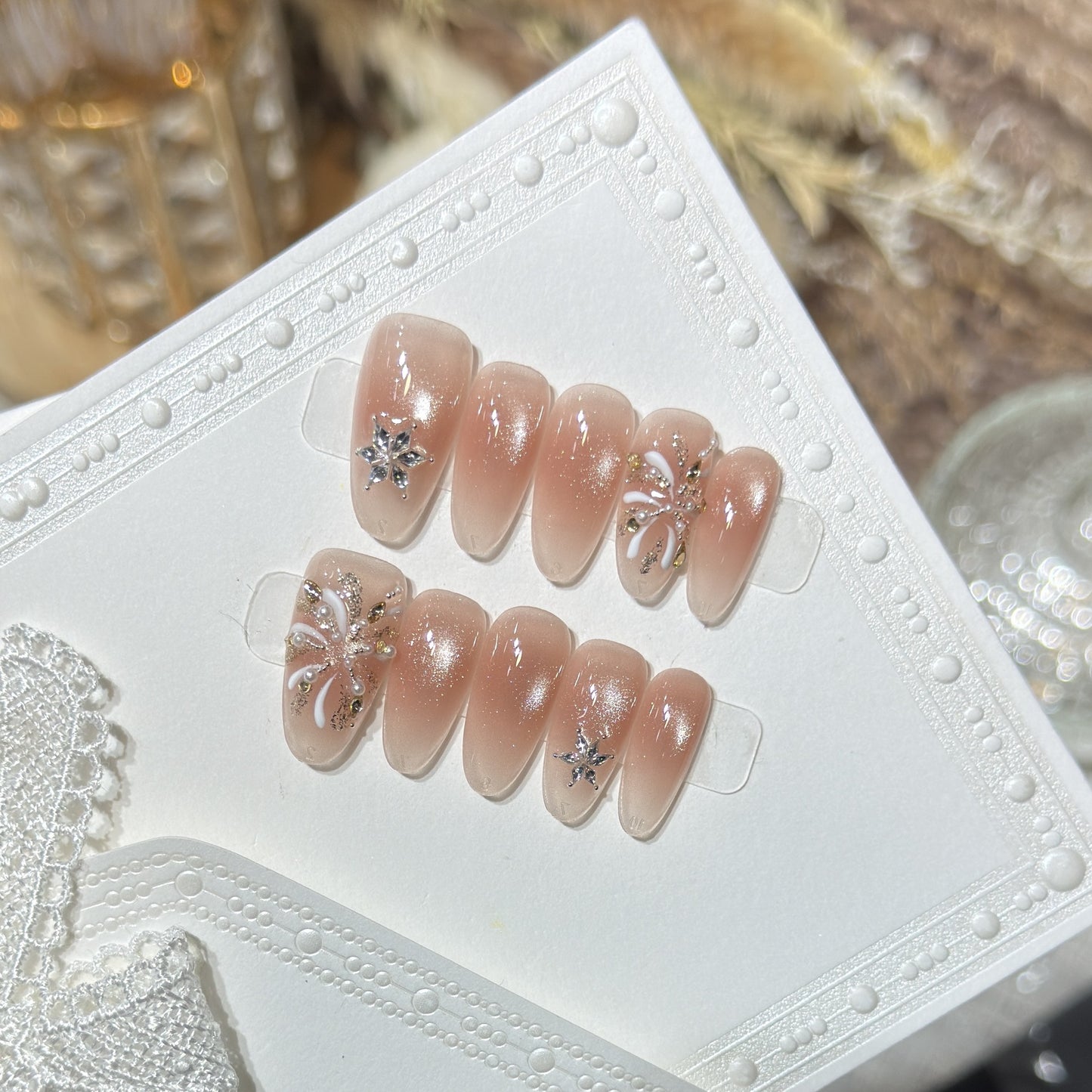 Elegantes Press-On-Nagelset mit dekorativen Sternakzenten Brehn