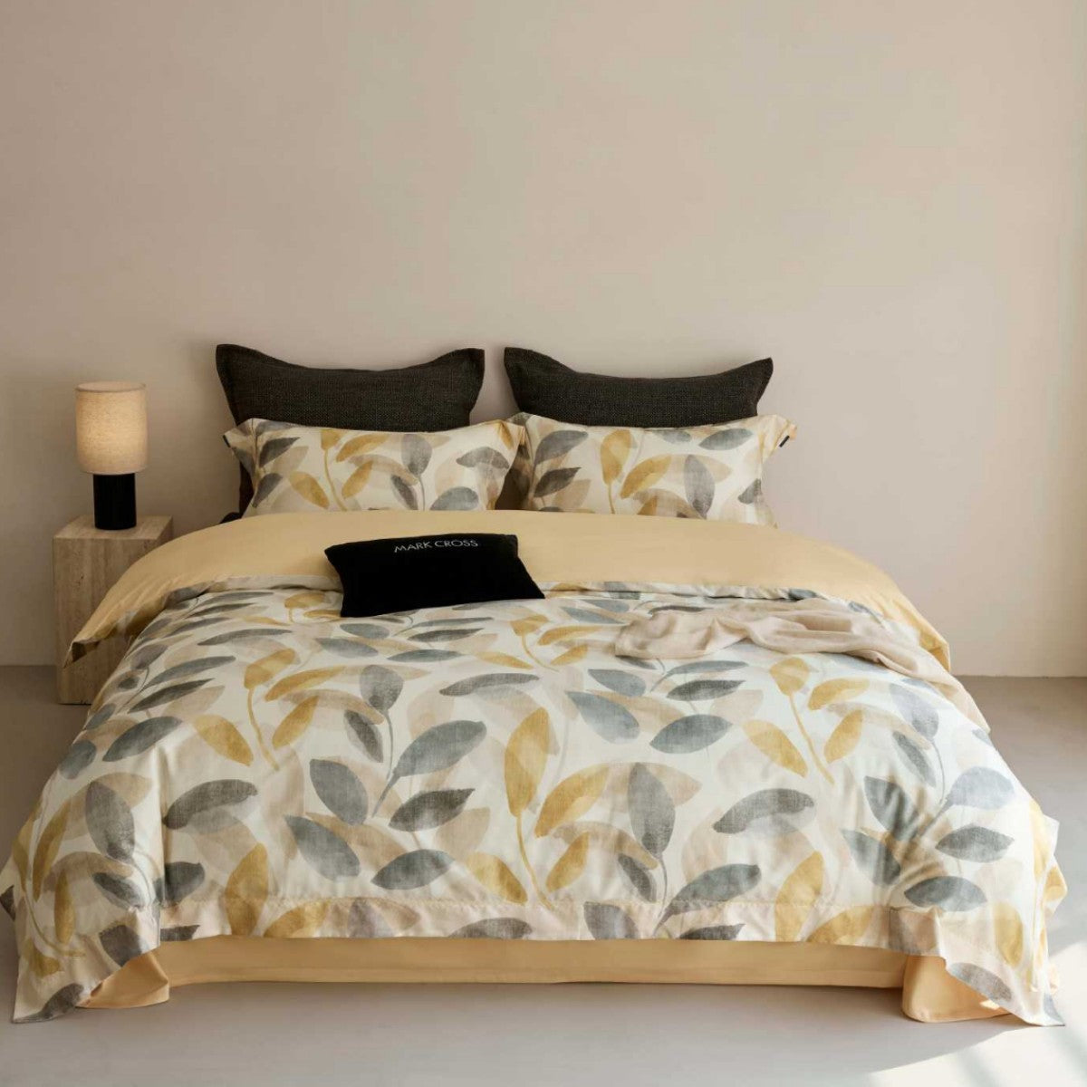 Wendbare Baumwollsatin Blumenbettwäsche mit besticktem Saum und Kopfkissenbezügen