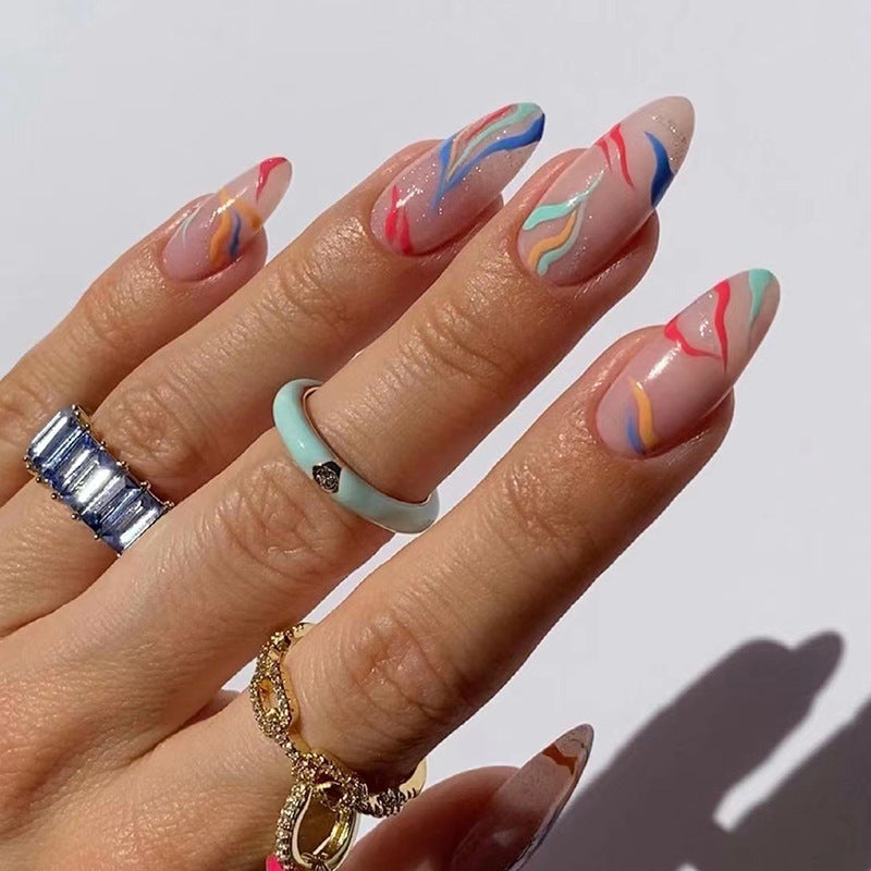 Kunstvolle Nagelverlängerungen mit elegantem Blattmuster Brehn
