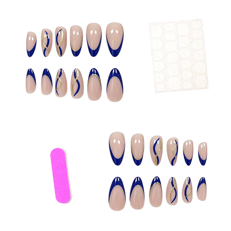Künstlerische French Tip Nagelverstärkungen Brehn