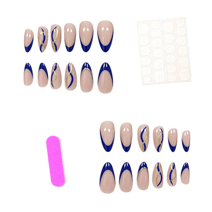 Künstlerische French Tip Nagelverstärkungen Brehn