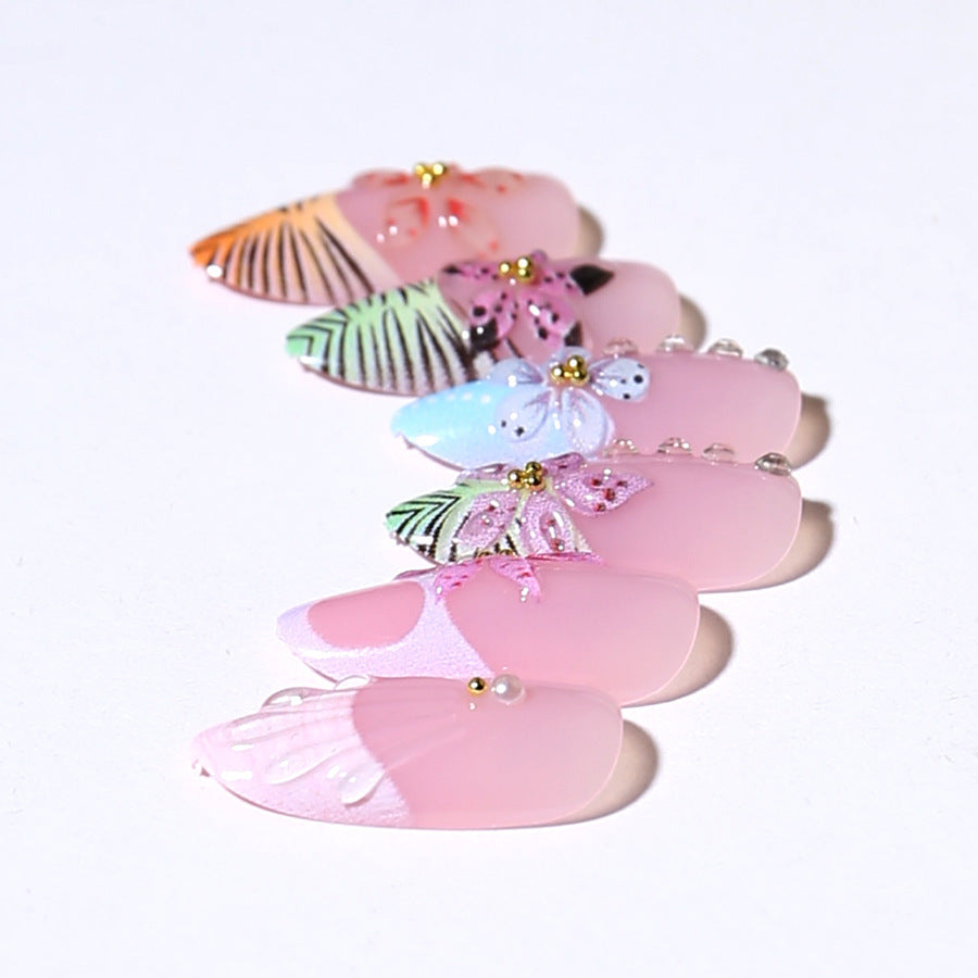 Künstlerisches Floral Press-On Nageldesign Brehn