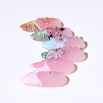 Künstlerisches Floral Press-On Nageldesign Brehn