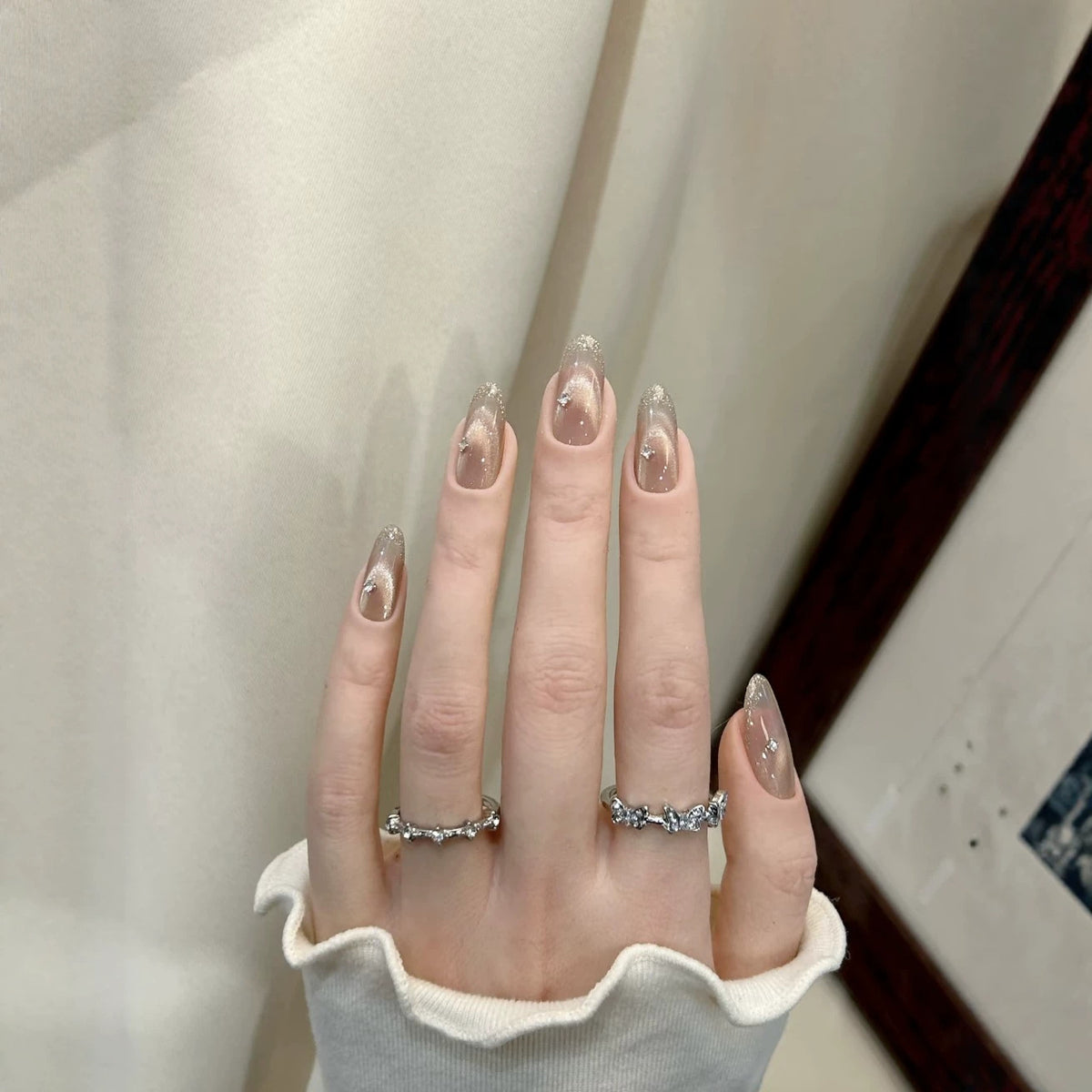 Glitzernde Stiletto Press-On Nagelverlängerungen