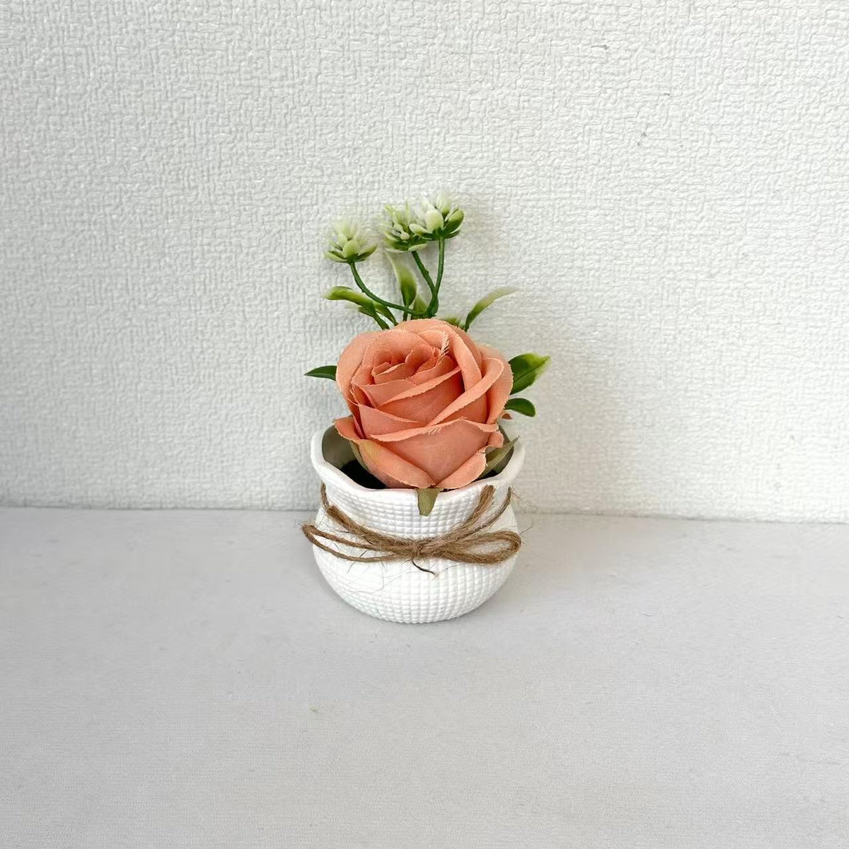 Dekorative Kunstblumenarrangement