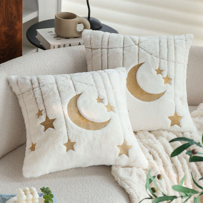Quadratischer Kunstfell-Kissenbezug mit goldgesticktem Mond-und-Stern-Design und softem Innenfutter Brehn