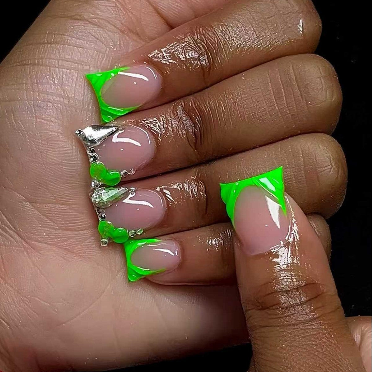 Künstlerische Nagelkunst Brehn