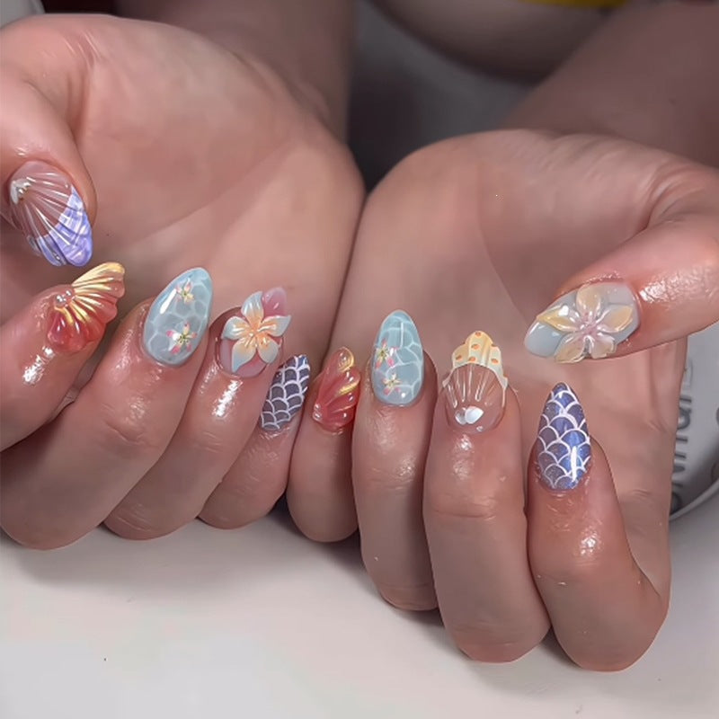 Kunstnagelset mit eleganten Blüten- und geometrischen Designs Brehn