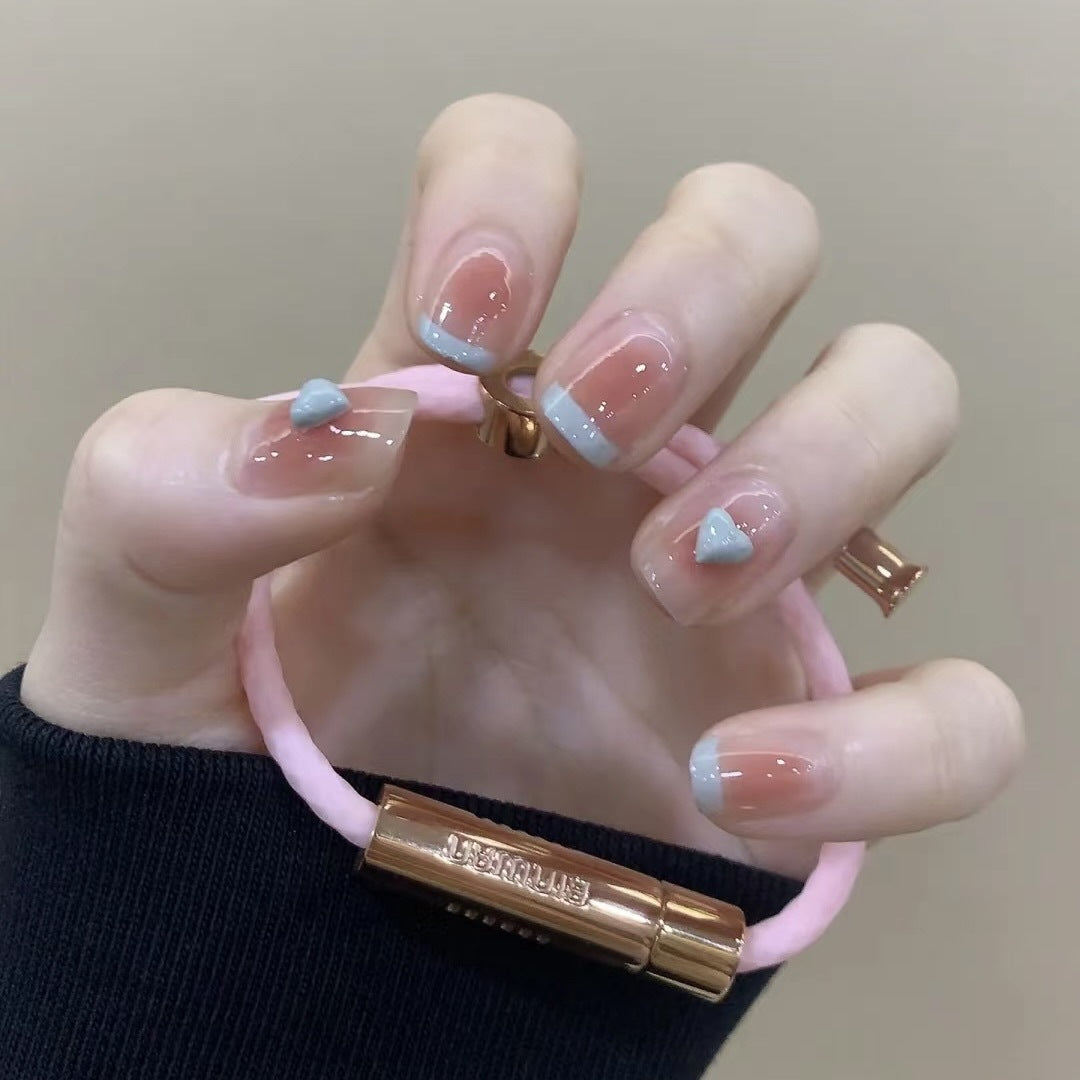Elegante und Glänzende Nagelkunst Brehn