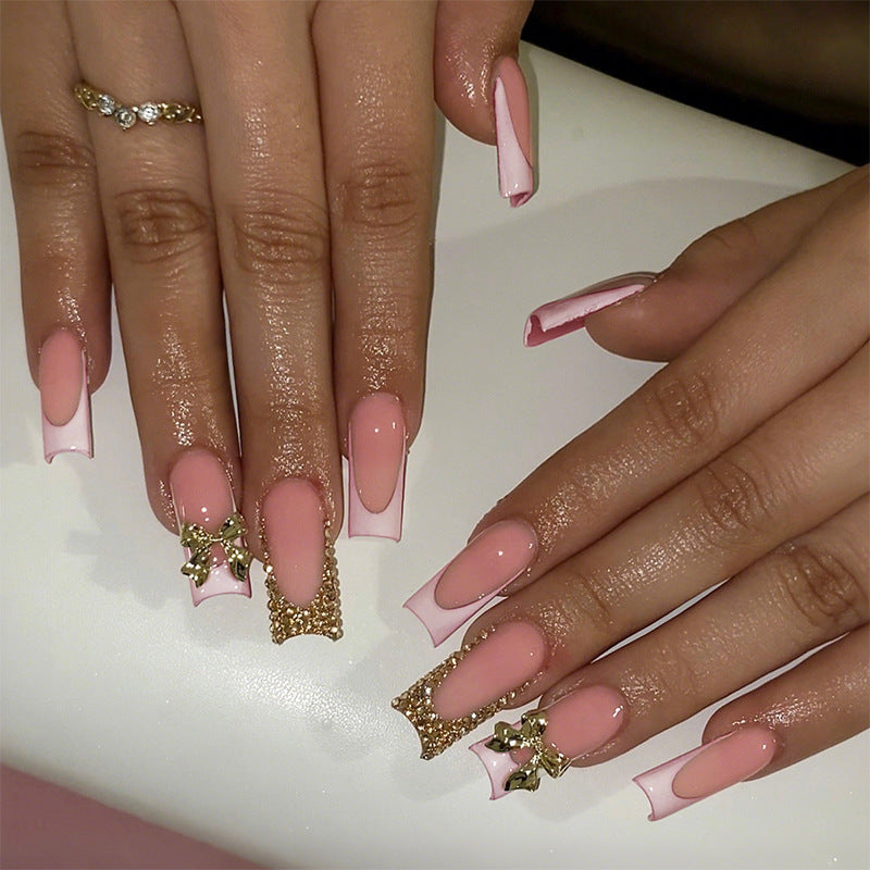 Dekoratives Press-On Nail Art Set mit elegantem Bogen und Edelstein-Akzenten Brehn