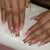 Dekoratives Press-On Nail Art Set mit elegantem Bogen und Edelstein-Akzenten Brehn