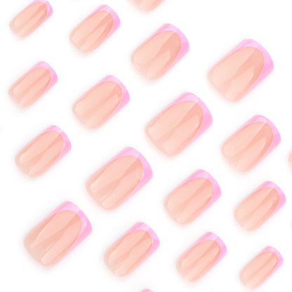 Kunstvolle Nagelkunst mit eleganten French-Tip Akzenten Brehn