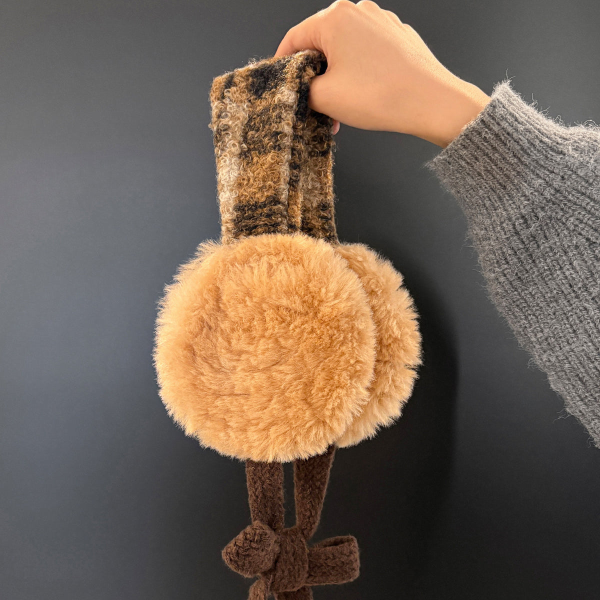 Plüschlockige Kunstfell-Runde Ohrenwärmer mit gemustertem Strickband Brehn