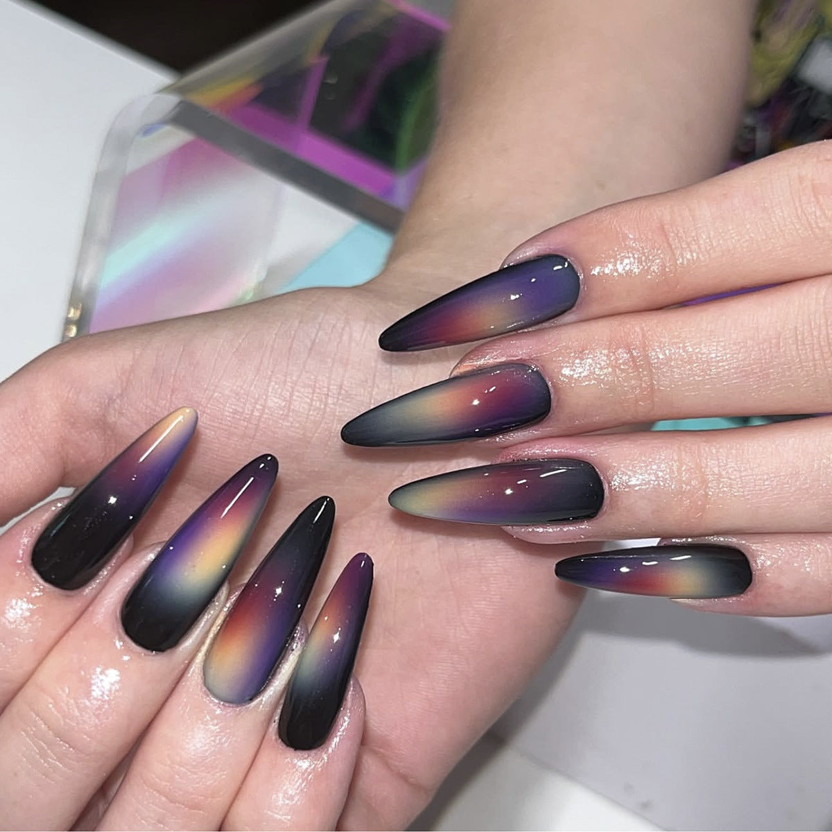 Kunstnagelset mit modernem Ombre-Effekt Brehn