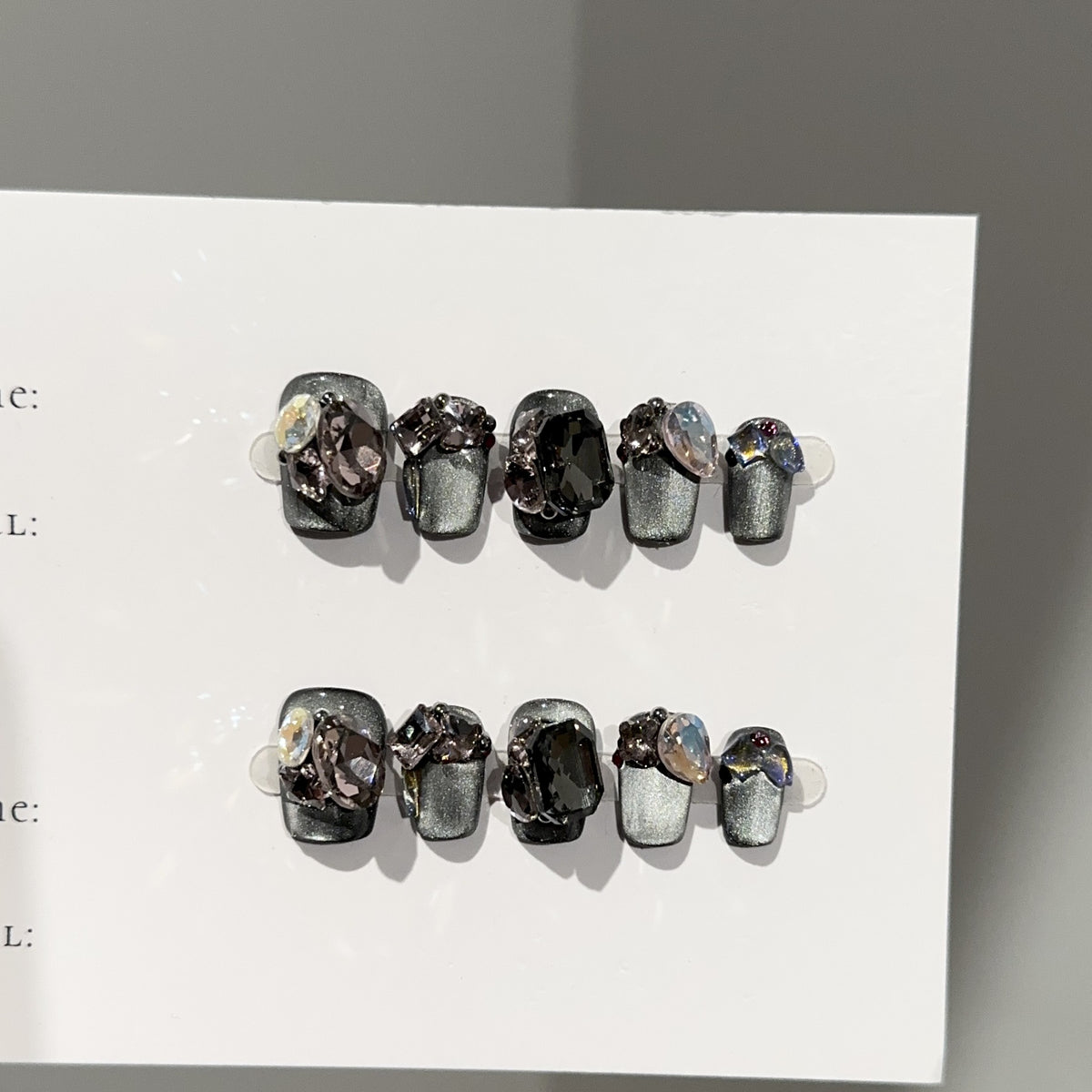 Glamouröse mit Edelsteinen verzierte Press-On Nagelset