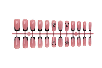 Kunstnagelset mit eleganten Details Brehn